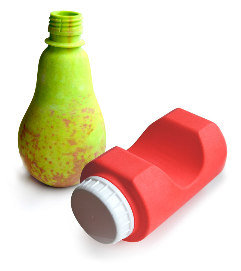 3D prints of a pear-like bottle and a spaghetti sauce bottle with built-in measurement tool